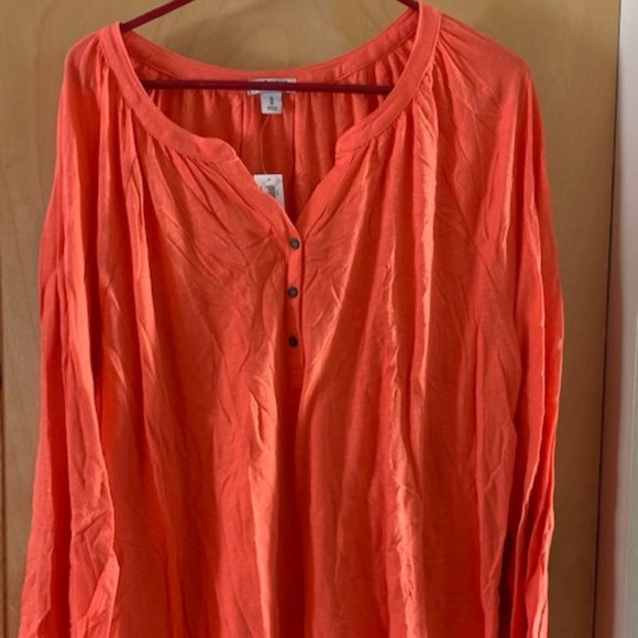 Old Navy Tops - 🌻5 for $25🌻 Old Navy shirt